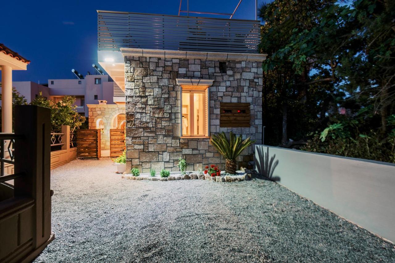Vilă Myrovolos Luxury Suites *